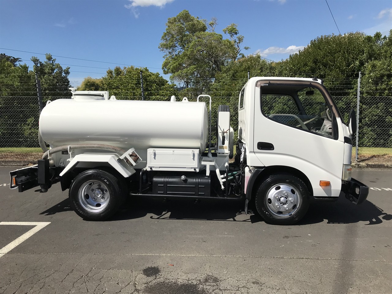 2010 Hino Dutro
