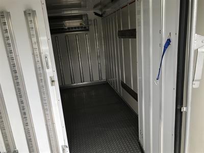 2020 Isuzu Elf - Thumbnail