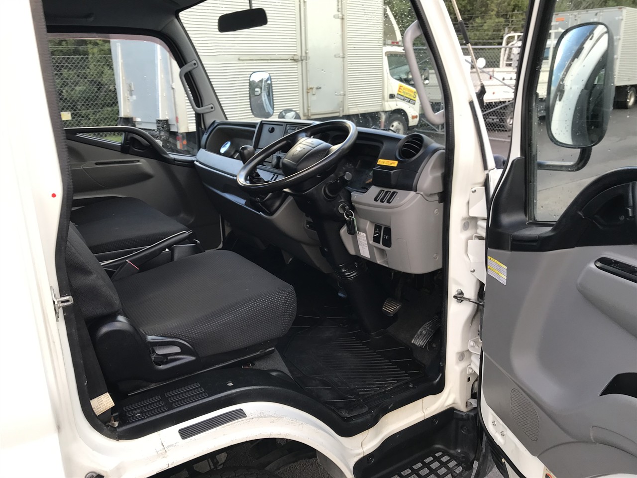 2016 Mitsubishi Canter