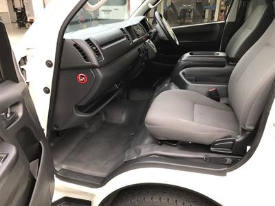 2016 Toyota Hiace - Thumbnail