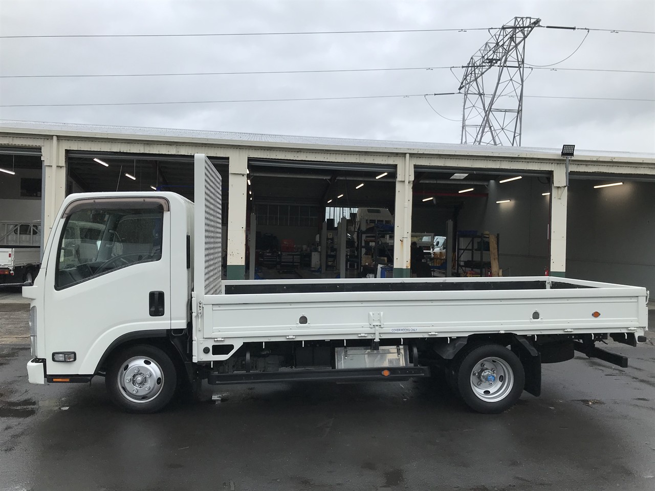 2018 Isuzu Elf