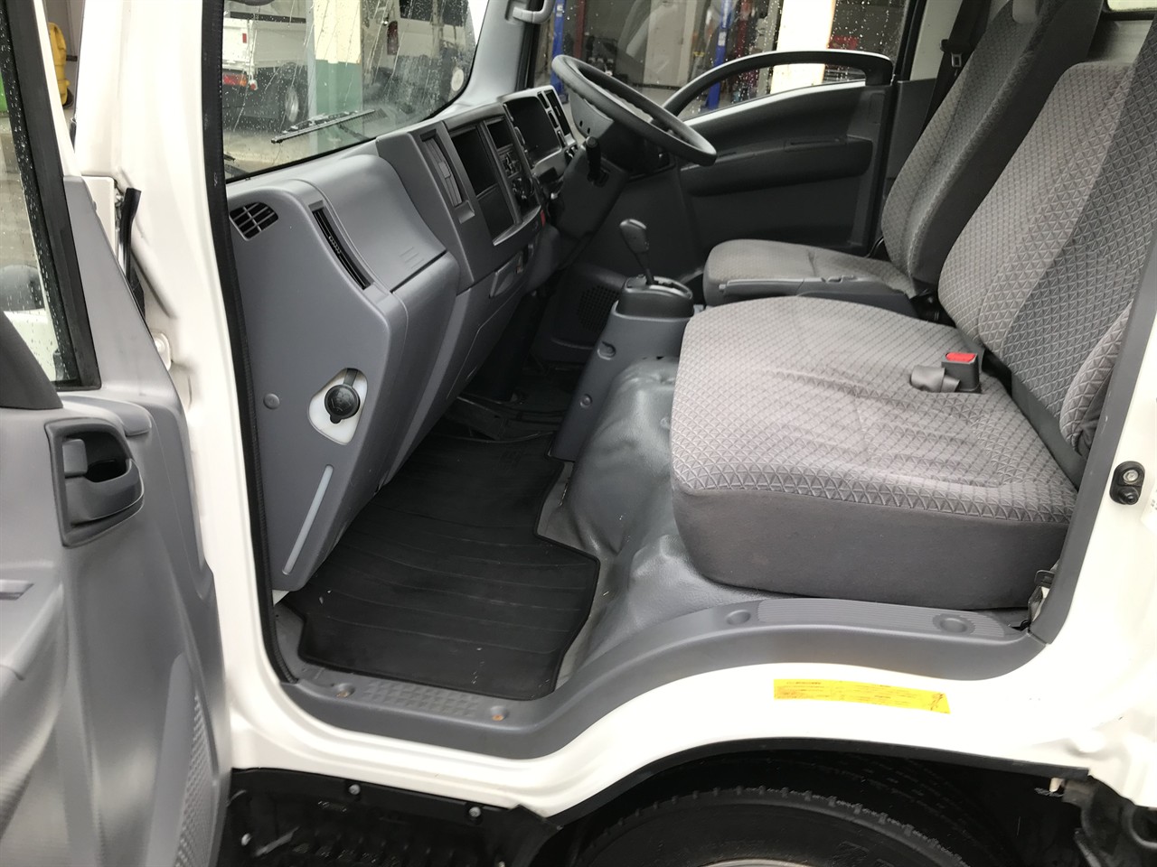 2018 Isuzu Elf