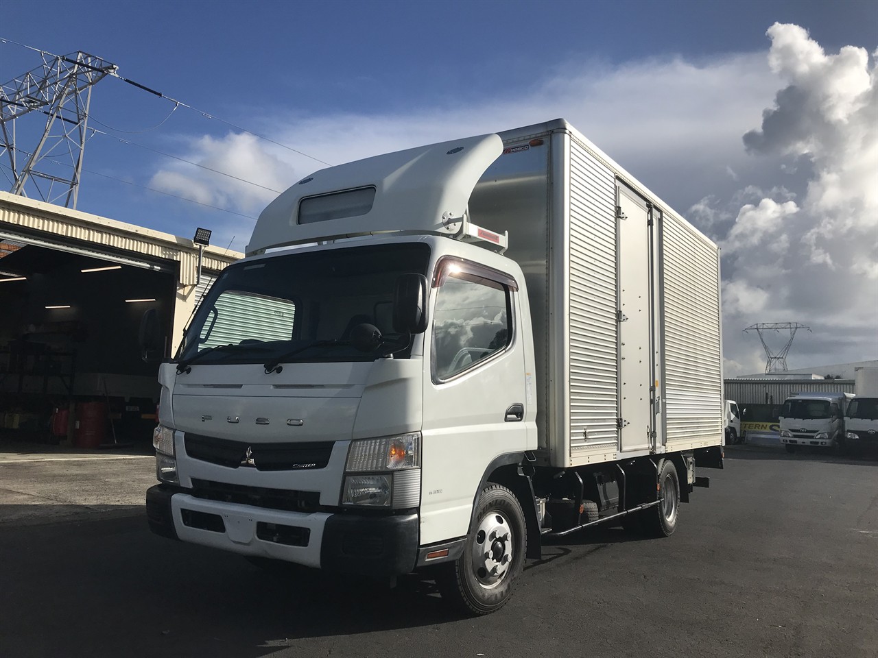 2015 Mitsubishi Canter