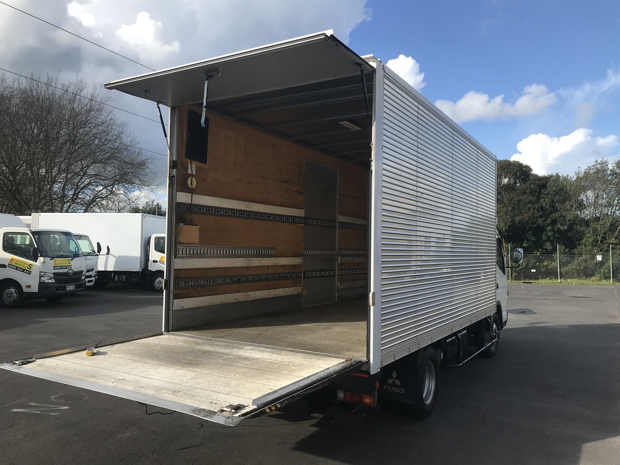2015 Mitsubishi Canter