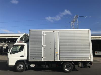 2015 Mitsubishi Canter - Thumbnail
