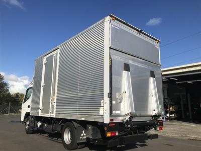 2015 Mitsubishi Canter - Thumbnail