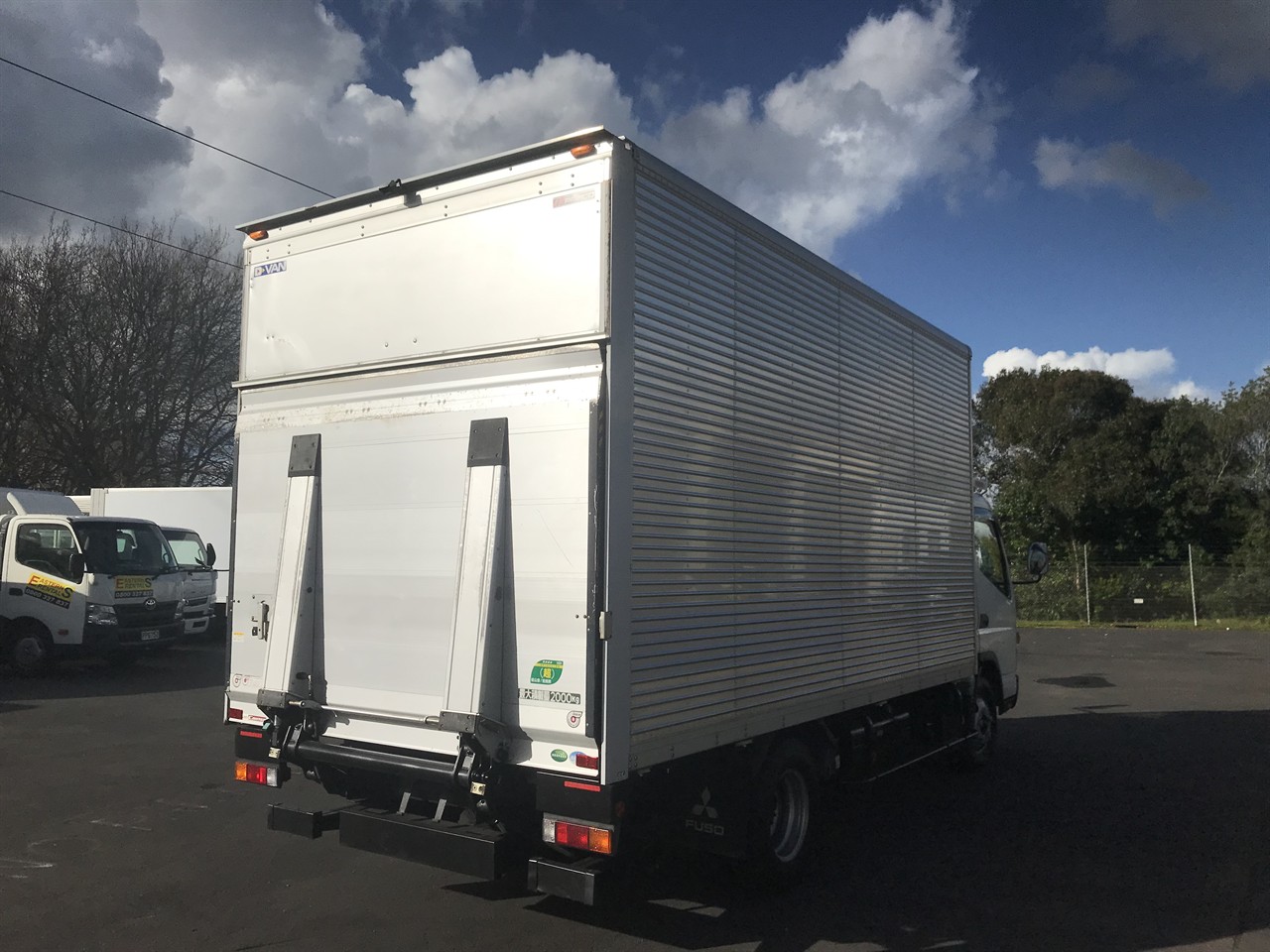 2015 Mitsubishi Canter
