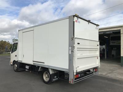 2016 Toyota Dyna - Thumbnail