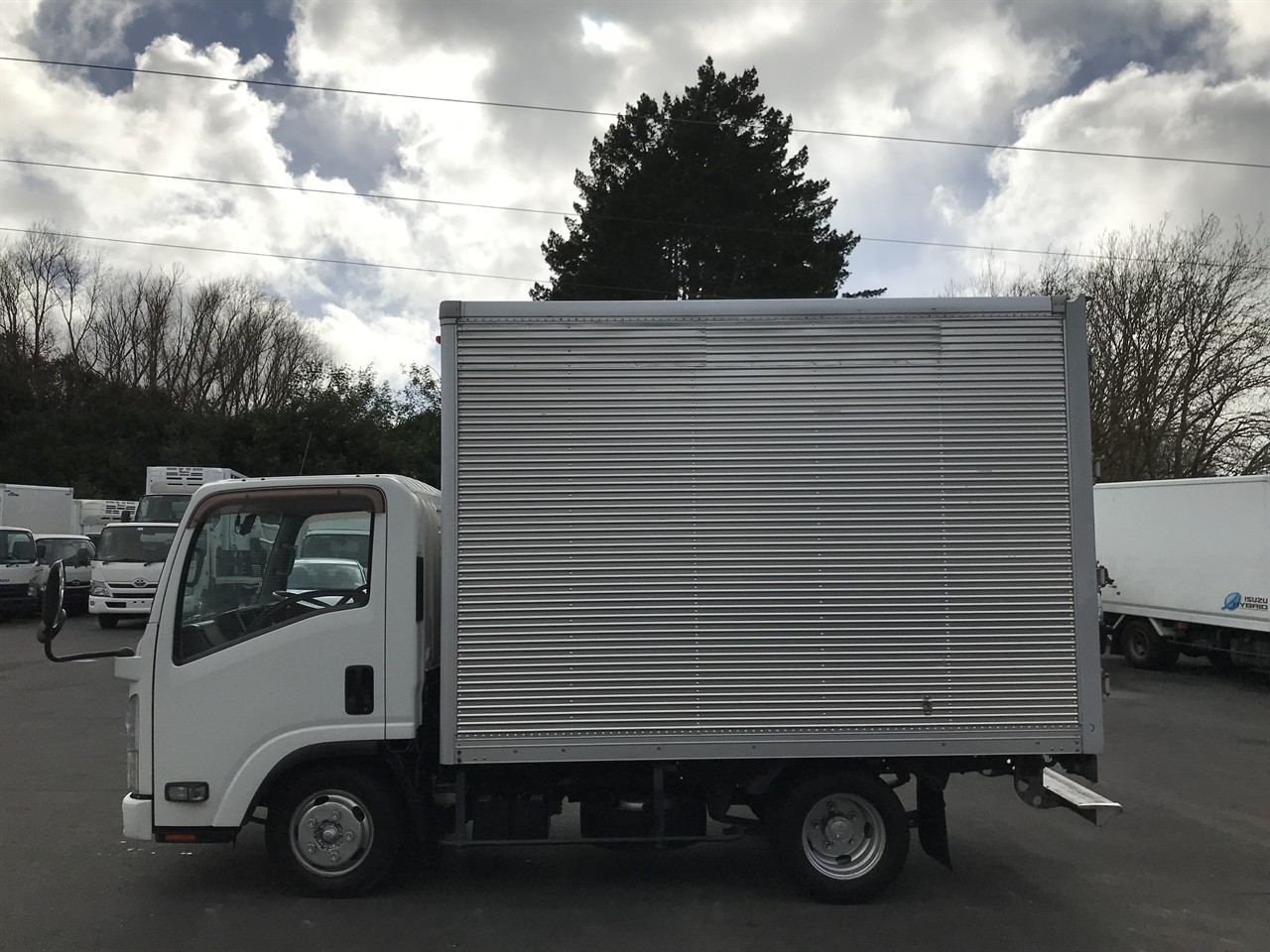 2014 Isuzu Elf