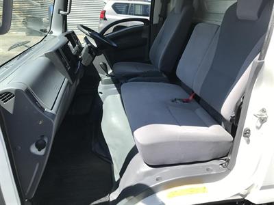 2016 Isuzu Elf - Thumbnail