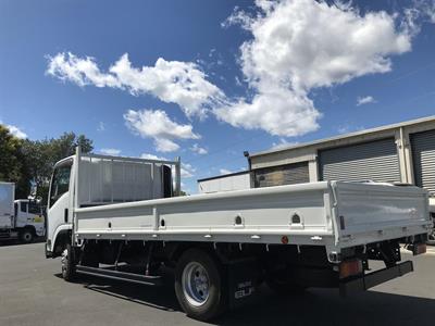 2016 Isuzu Elf - Thumbnail