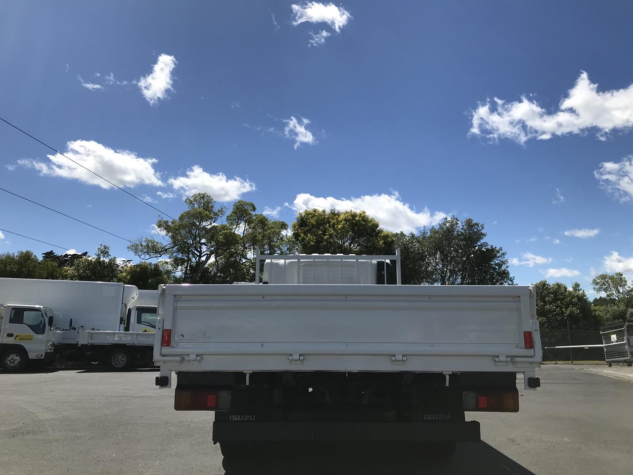 2016 Isuzu Elf