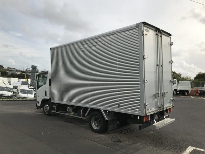 2017 Isuzu Elf