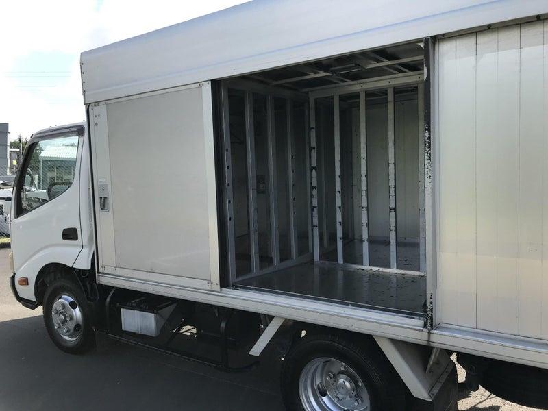 2013 Hino Dutro