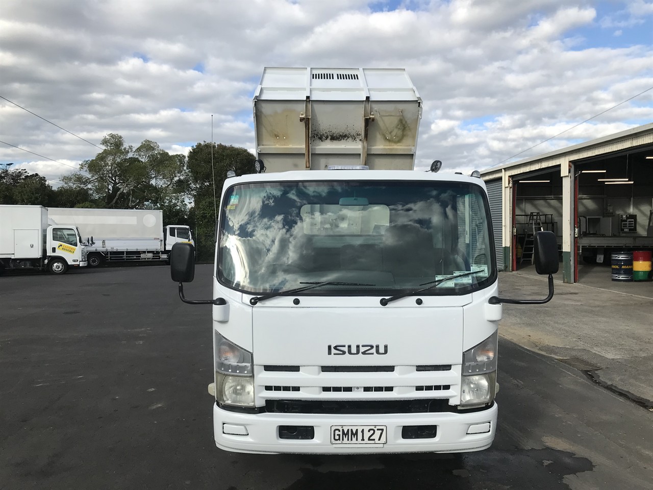 2012 Isuzu Elf