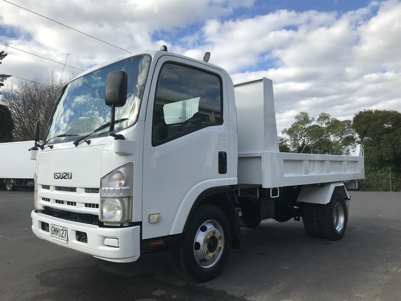 2012 Isuzu Elf