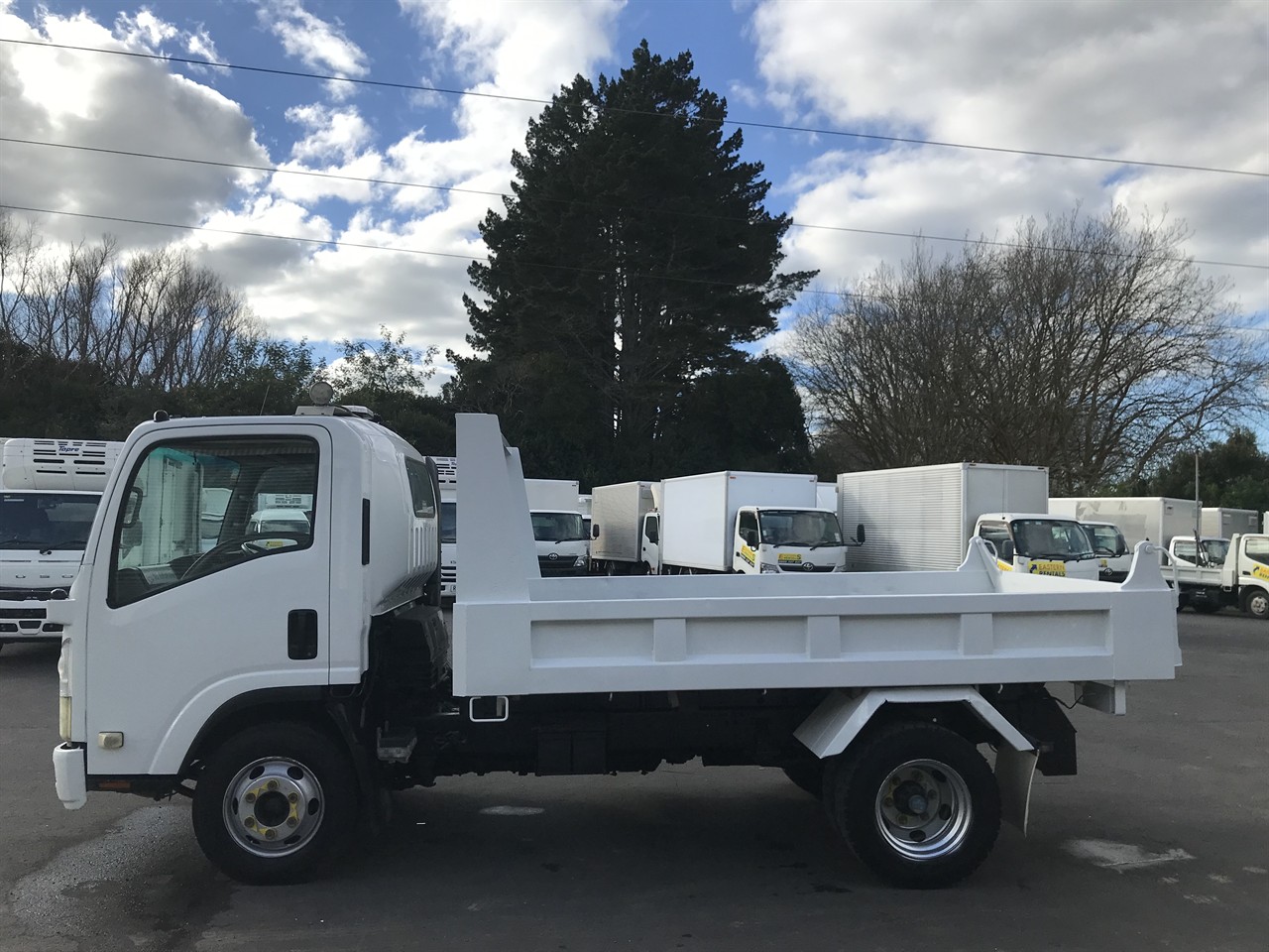 2012 Isuzu Elf