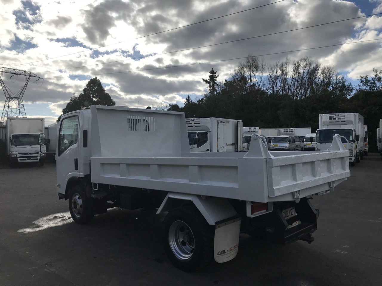 2012 Isuzu Elf