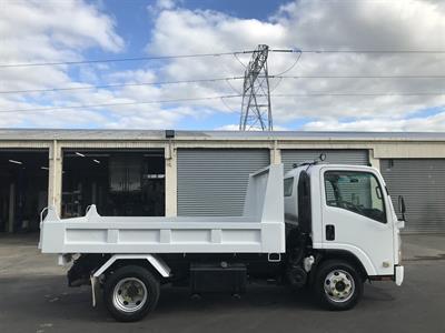 2012 Isuzu Elf - Thumbnail