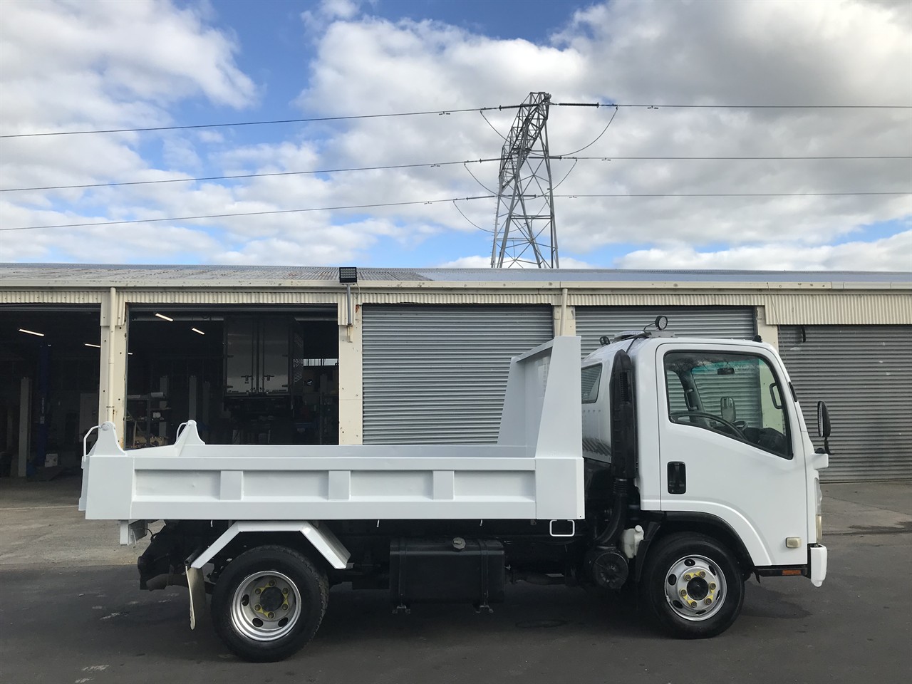 2012 Isuzu Elf