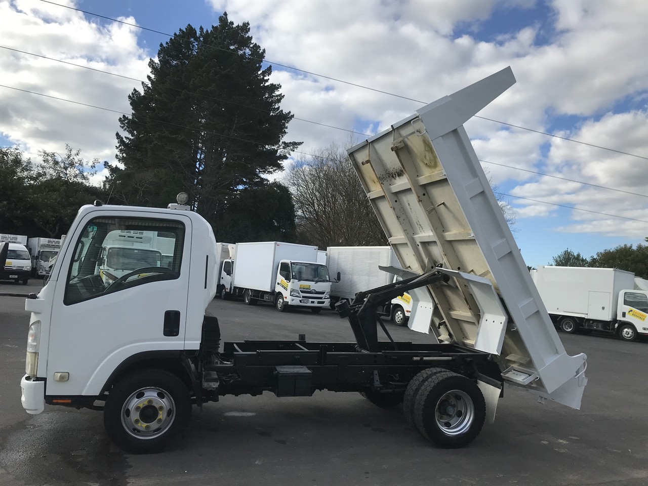 2012 Isuzu Elf