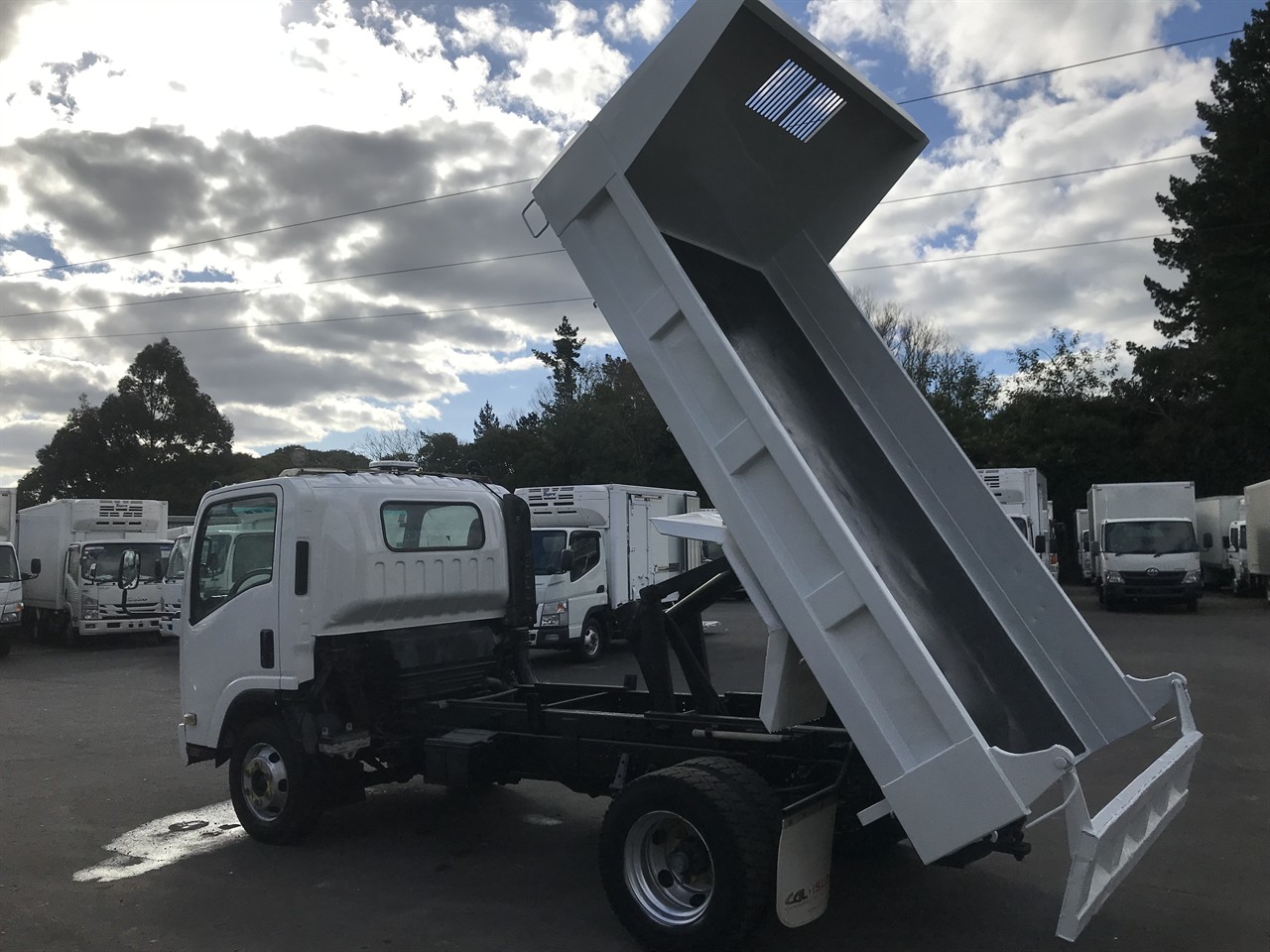 2012 Isuzu Elf