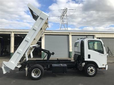 2012 Isuzu Elf - Thumbnail