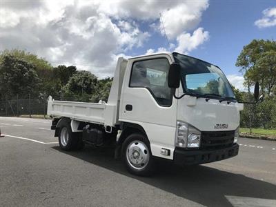 2017 Isuzu Elf - Thumbnail