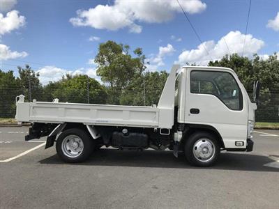 2017 Isuzu Elf - Thumbnail