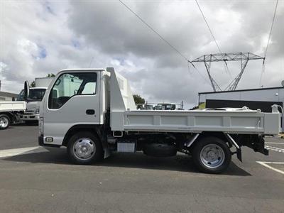 2017 Isuzu Elf - Thumbnail