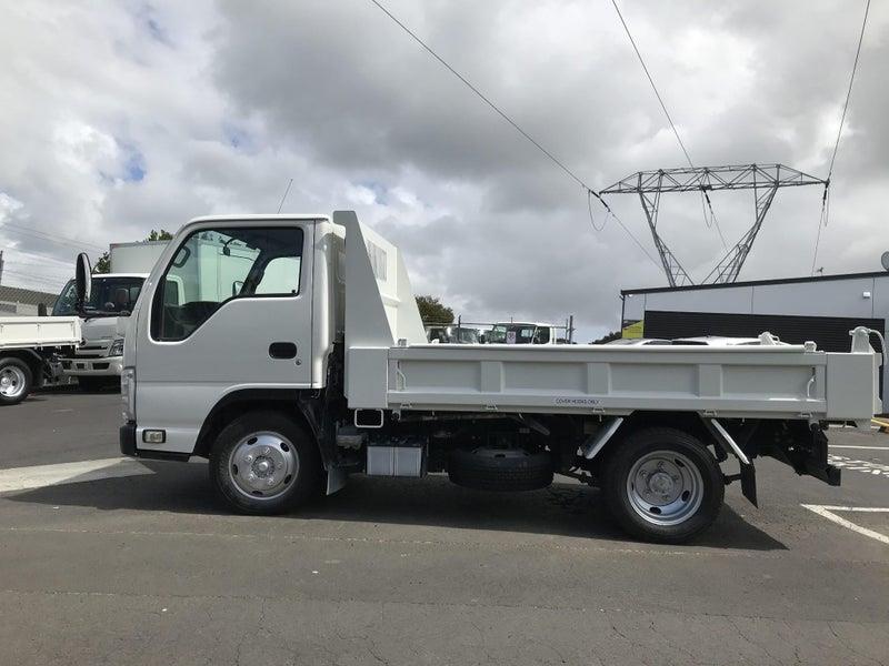 2017 Isuzu Elf