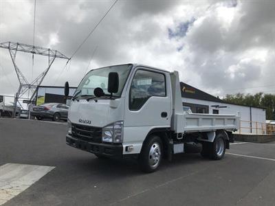 2017 Isuzu Elf - Thumbnail