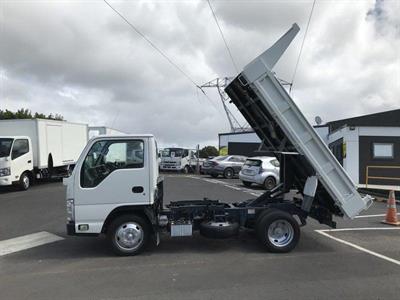 2017 Isuzu Elf - Thumbnail