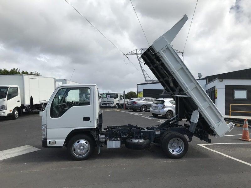 2017 Isuzu Elf