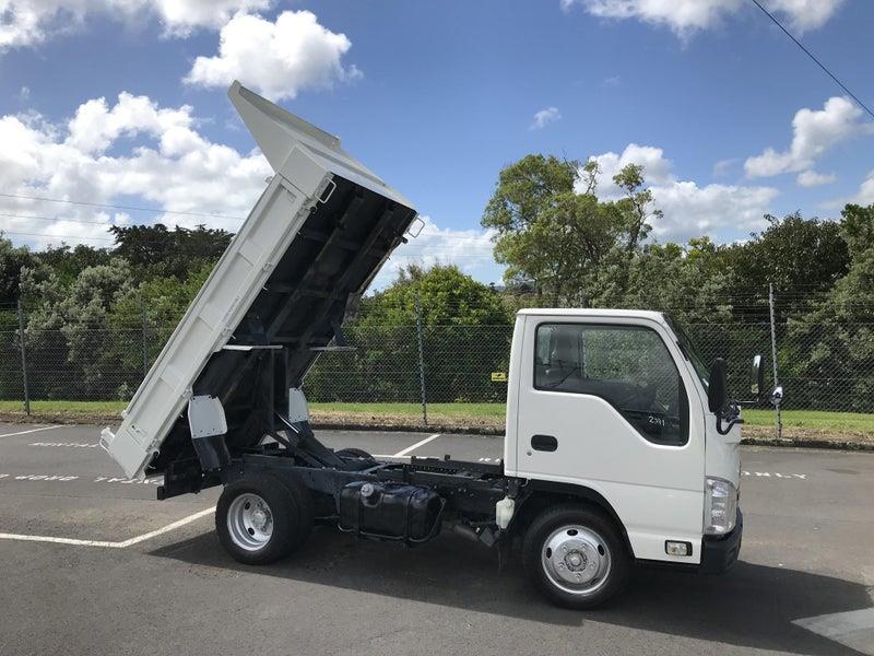 2017 Isuzu Elf
