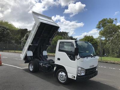 2017 Isuzu Elf - Thumbnail