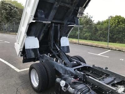 2017 Isuzu Elf - Thumbnail