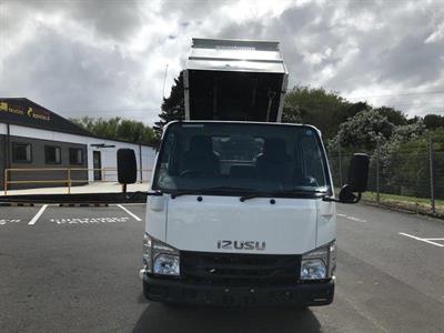 2017 Isuzu Elf - Thumbnail