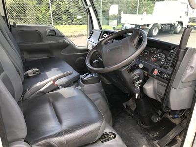 2017 Isuzu Elf - Thumbnail