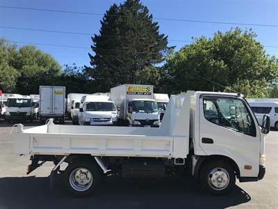 2014 Hino Dutro - Thumbnail