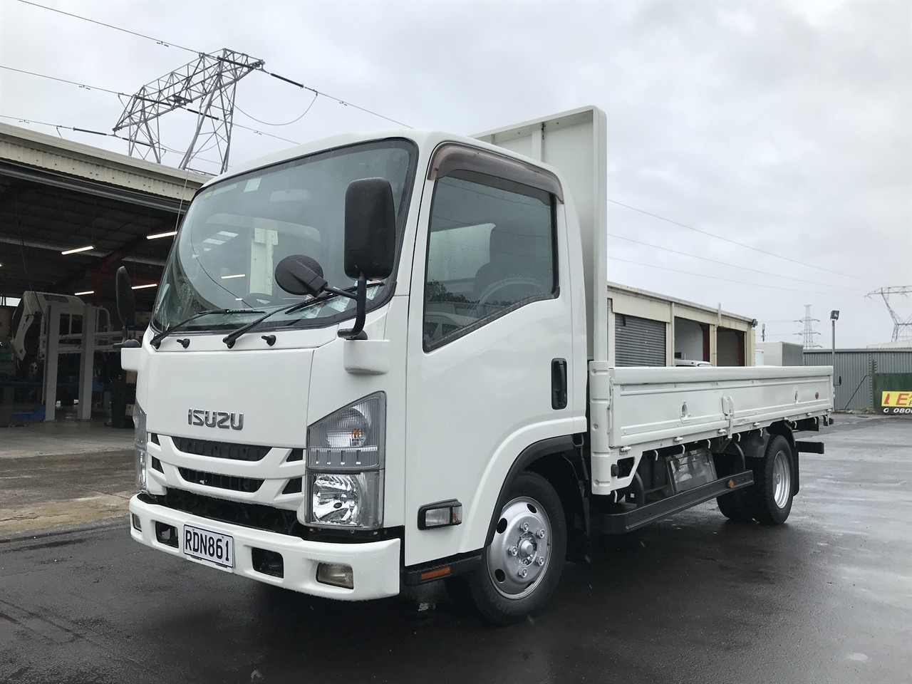 2018 Isuzu Elf