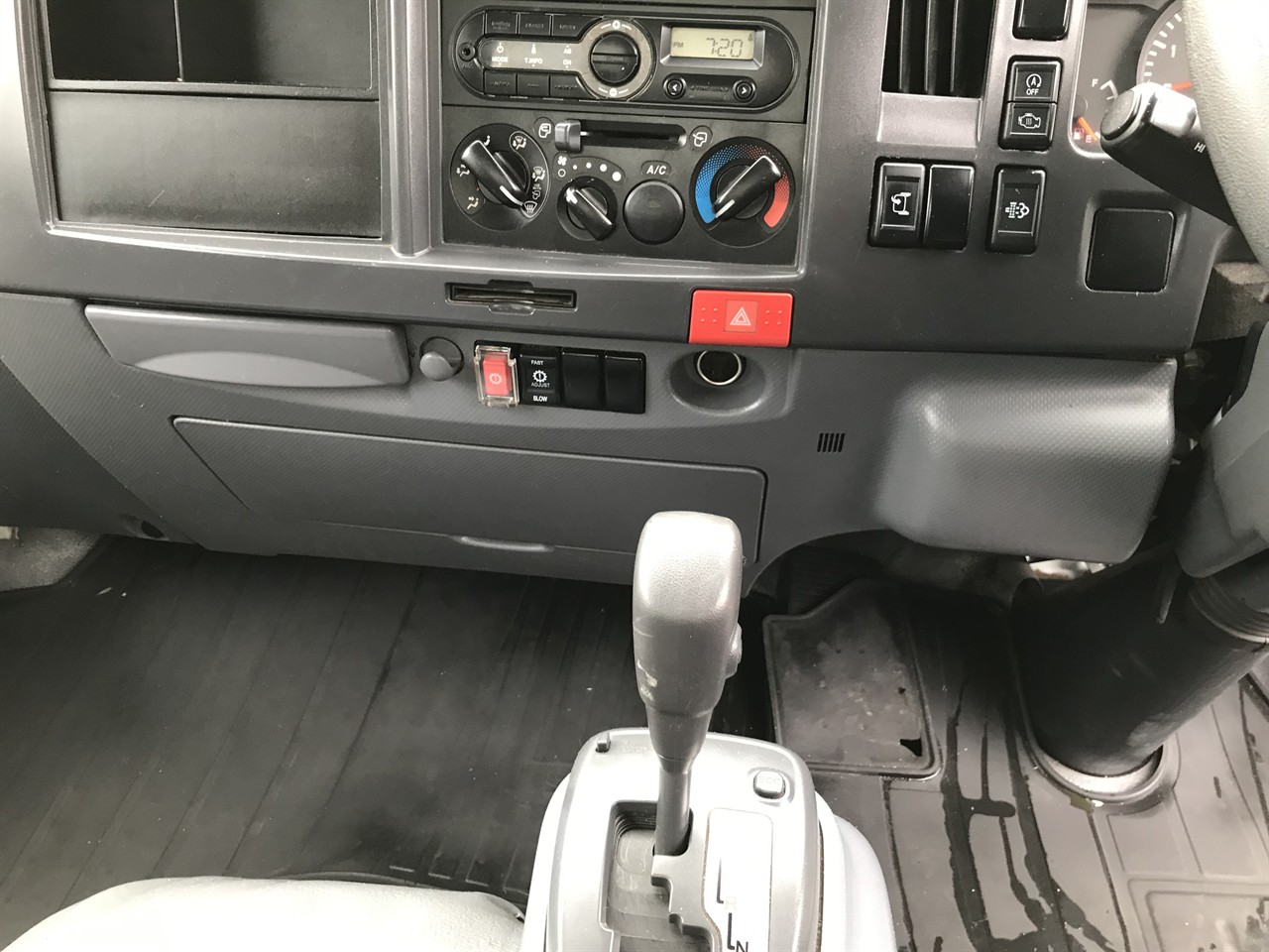 2018 Isuzu Elf