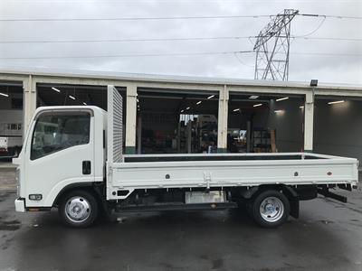 2018 Isuzu Elf - Thumbnail