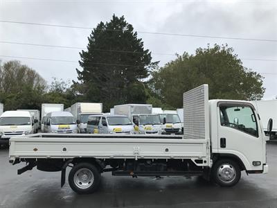 2018 Isuzu Elf - Thumbnail