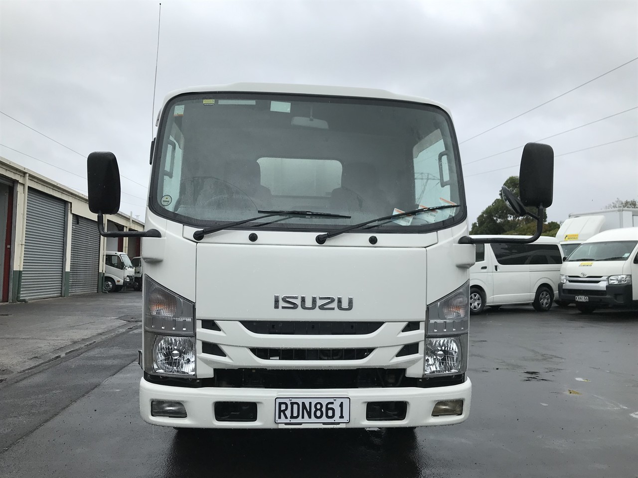 2018 Isuzu Elf