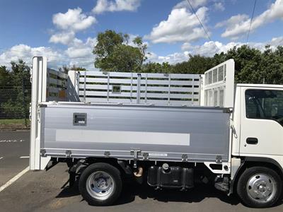 2012 Isuzu Elf - Thumbnail