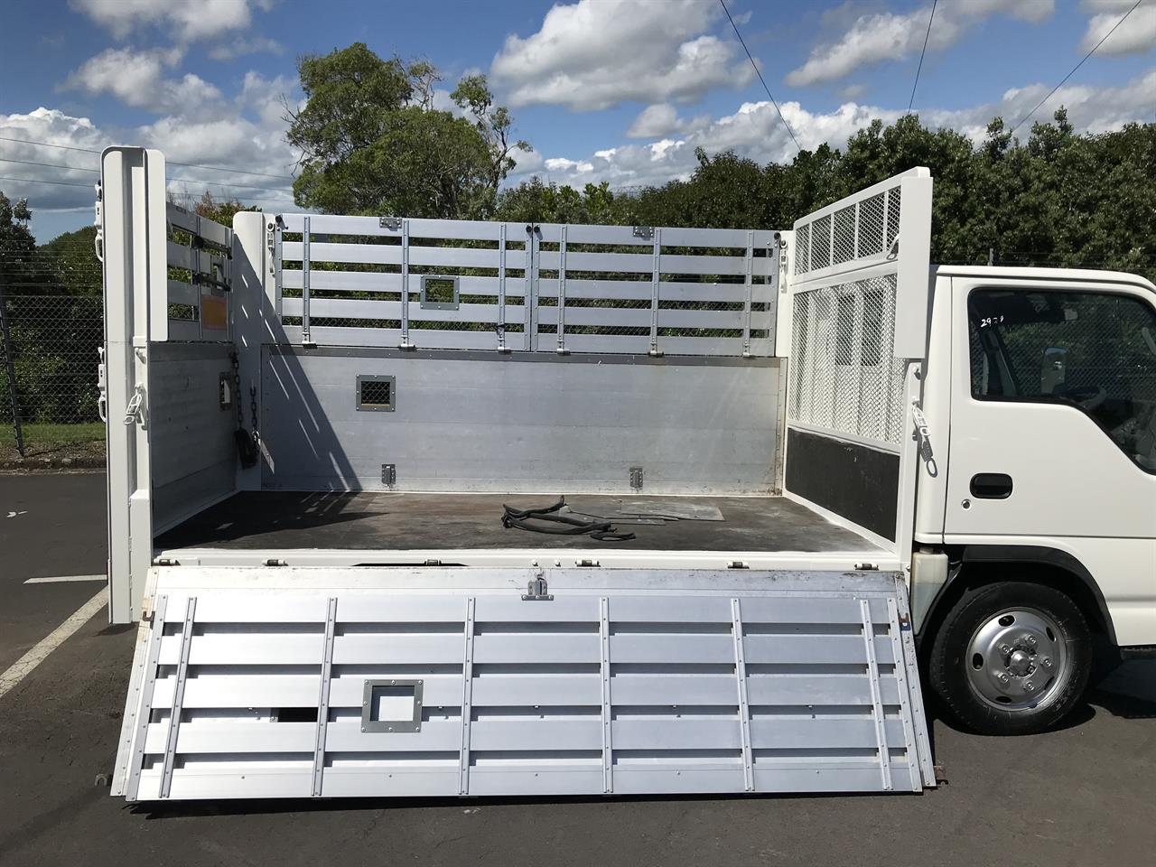 2012 Isuzu Elf