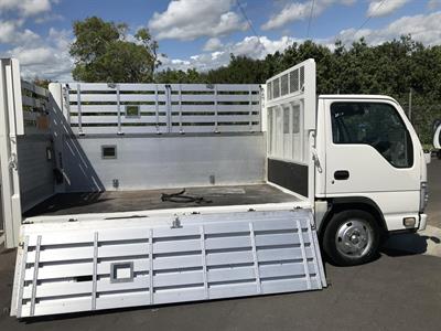 2012 Isuzu Elf - Thumbnail