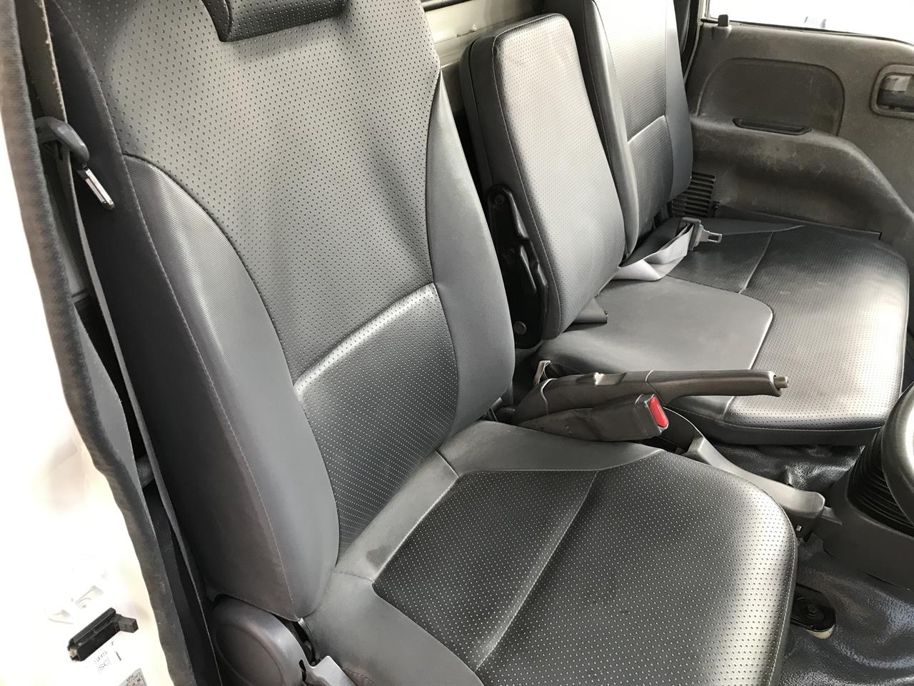 2012 Isuzu Elf