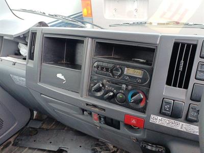 2017 Isuzu Elf - Thumbnail
